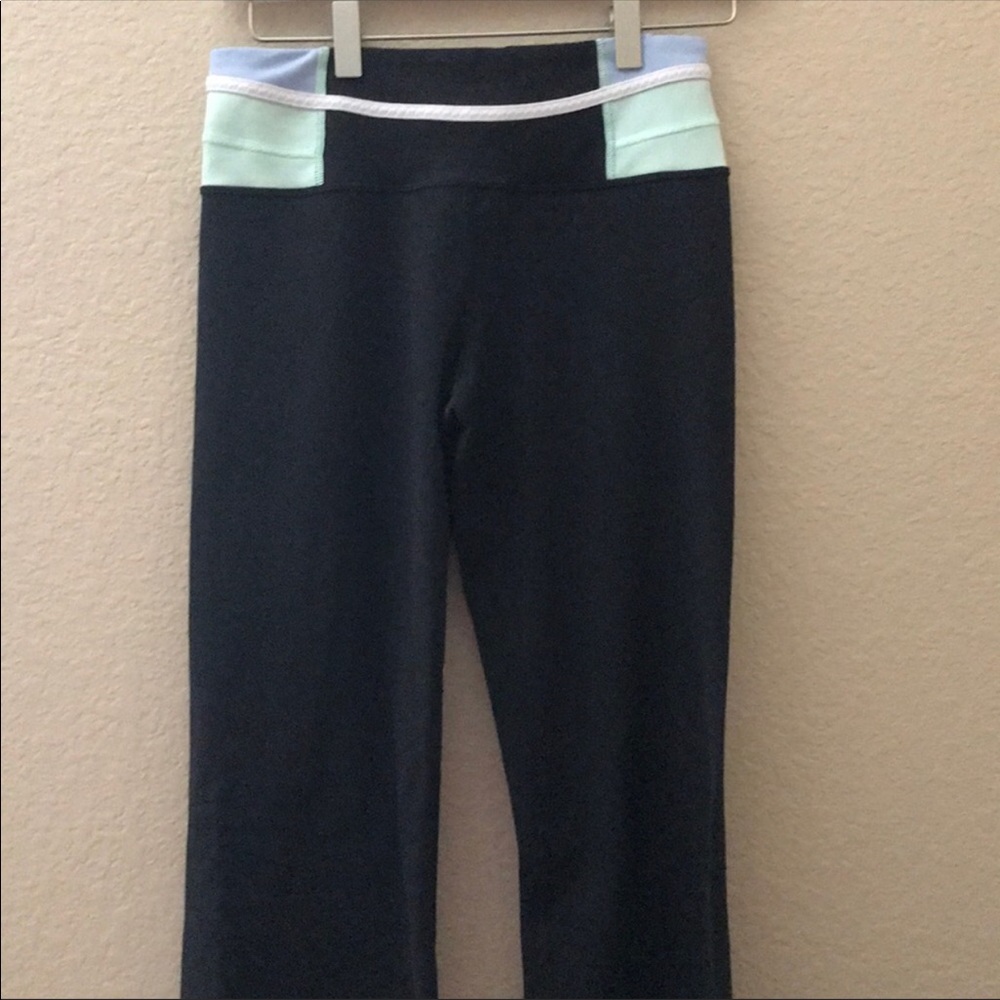 Lululemon Athletica straight leg leggings.